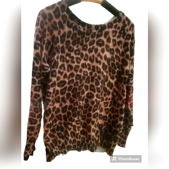 torrid Tops - Torrid Leopard Long Sleeve Raglan Sweatshirt Size 1/14